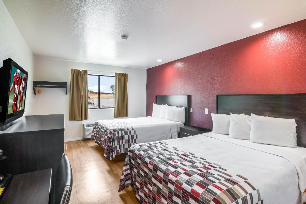 Deluxe Room with Two Queen Beds Non-Smoking interior